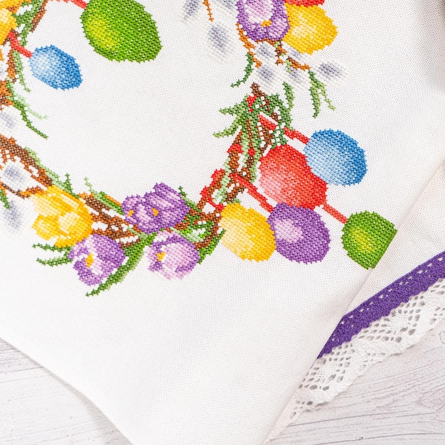 haft ludowy na materiale